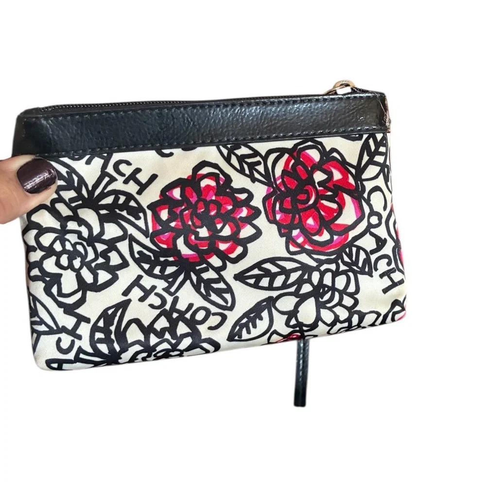 COACH Poppy Wristlet